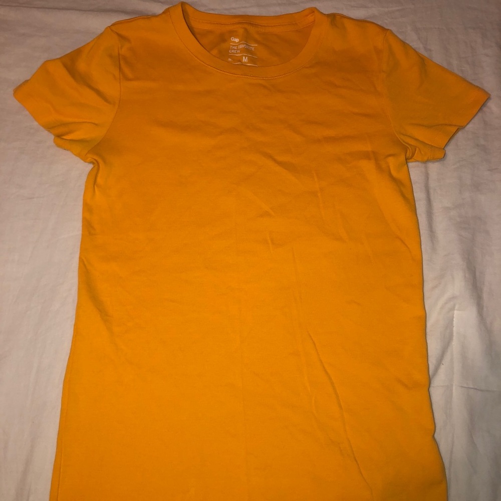 Gap yellow basic tee shirt